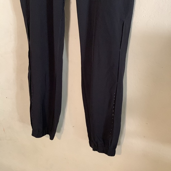 Lululemon Adapted State High-Rise Jogger *Airflow Size 8 - Picture 5 of 9
